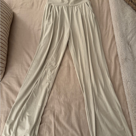 Vuori Cream Wide Leg Women's Pants - Picture 3 of 3
